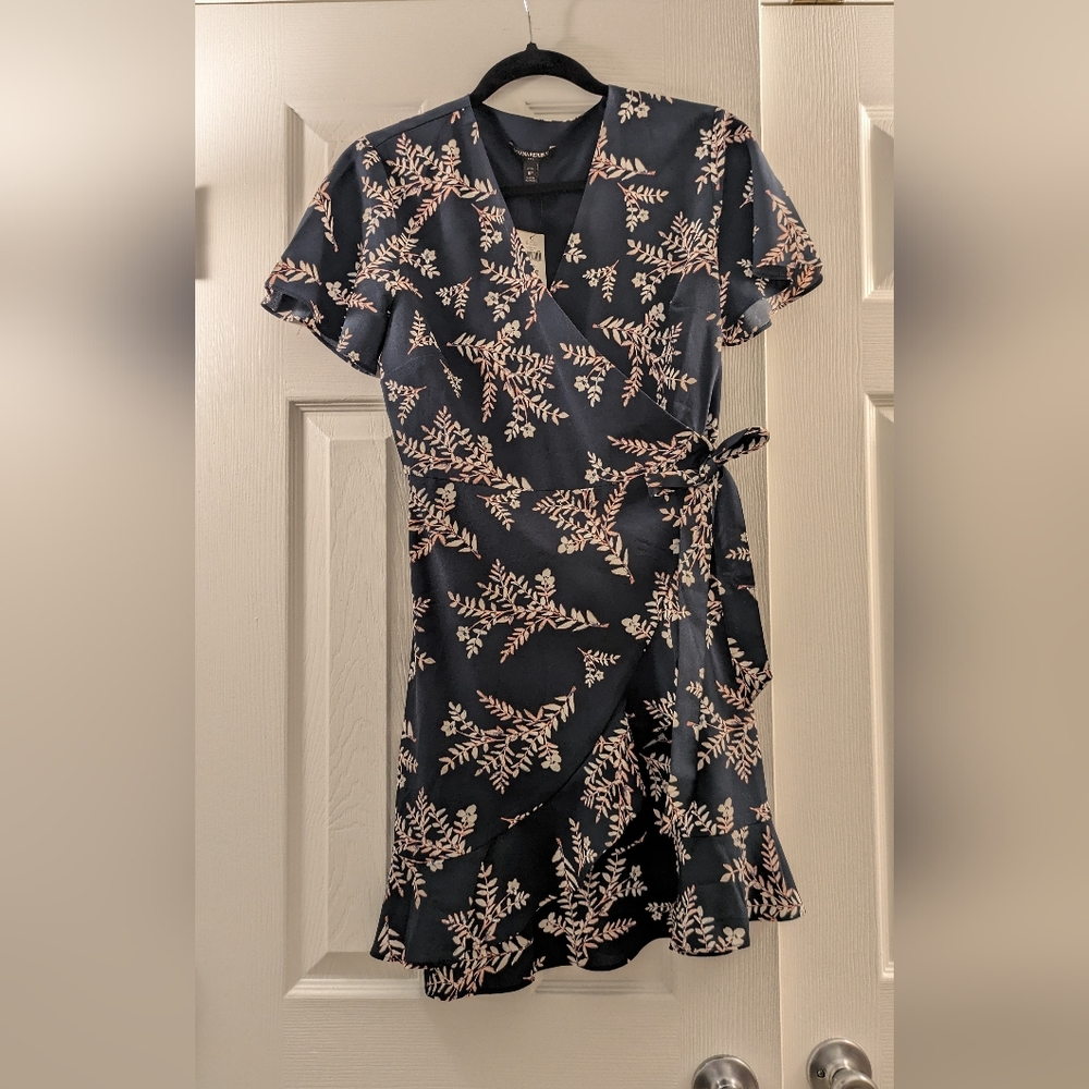 NWT Banana Republic Wrap Dress Navy and Pink Floral Size 8P